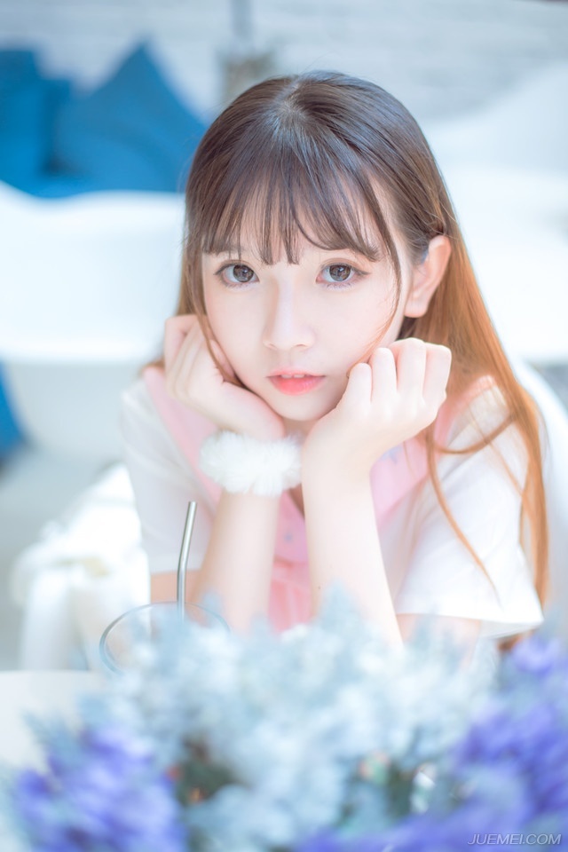 “一个可以让你永远闭嘴的地方。”孟达看了看周围，四下无人，嘴角不禁牵起一抹冷笑，眼中带着淡淡的不屑。